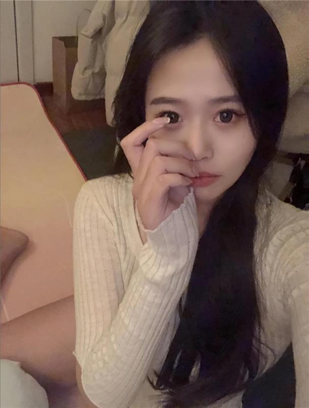 前凸后翘，性感风Sao的年轻妹子